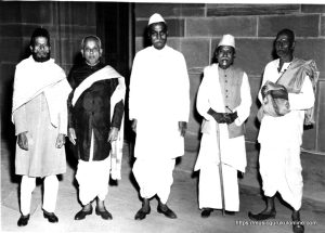 The Call of the Swara : Indian Classical Music 5 The Call of the Swara : Indian Classical Music Studio R’Bhavan/April.52,A22d(v)Four distinguished Indian Musicians, Ustad Mushtaq Hussain, Shri Ariyakudi Ramanuja Iyengar, Ustad Allauddin Khan and Shri Karaikudi Sambasiva Iyer, called on the President at Rashtrapati Bhavan on March 20, 1952. Photo shows Ustad Mushtaq Hussain; Shri Ariyakudi Ramanuja Iyengar; Ustad Allauddin Khan and Shri Karaikudi Sambasiva Iyer with the President, Dr. Rajendra Prasad. (The Musicians received awards from the President at the special function held in New Delhi in March 1952. This was in pursuance of the decision of the Central Govt. to make four awards every year to distinguished Indian musicians in the four categories viz. Hindustani (Vocal); Hindustani (Instrumental); Carnatic Music (vocal) and Carnatic music (Instrumental).